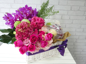 pure seed fr101 + Orchids, 2 Hydrangeas, 10 Roses, 10 Eustoma with mixture of local tropical fruits basket